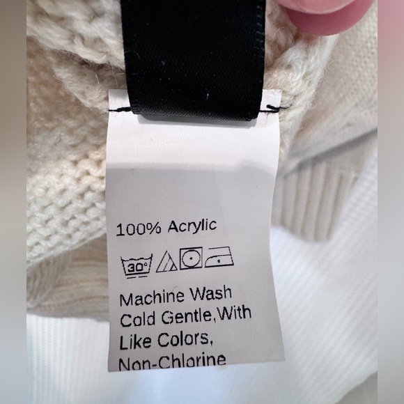 Button Front Patch Pocket Drop Shoulder Cardigan. Cream. Size Large. - Picture 12 of 15